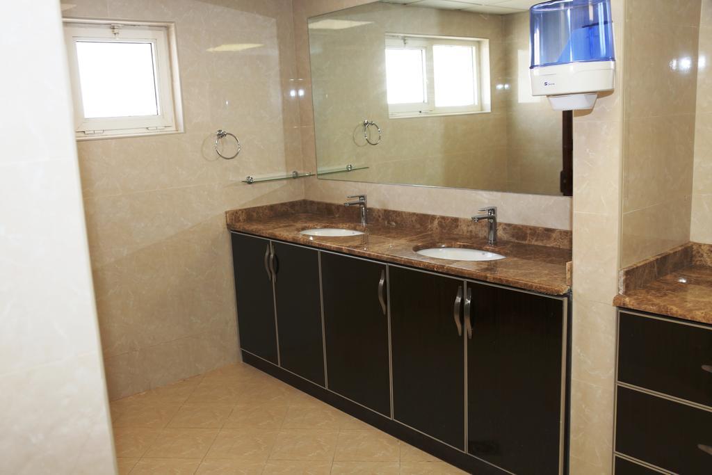 Al Faris 1 Hotel Apartments Dubai Eksteriør bilde